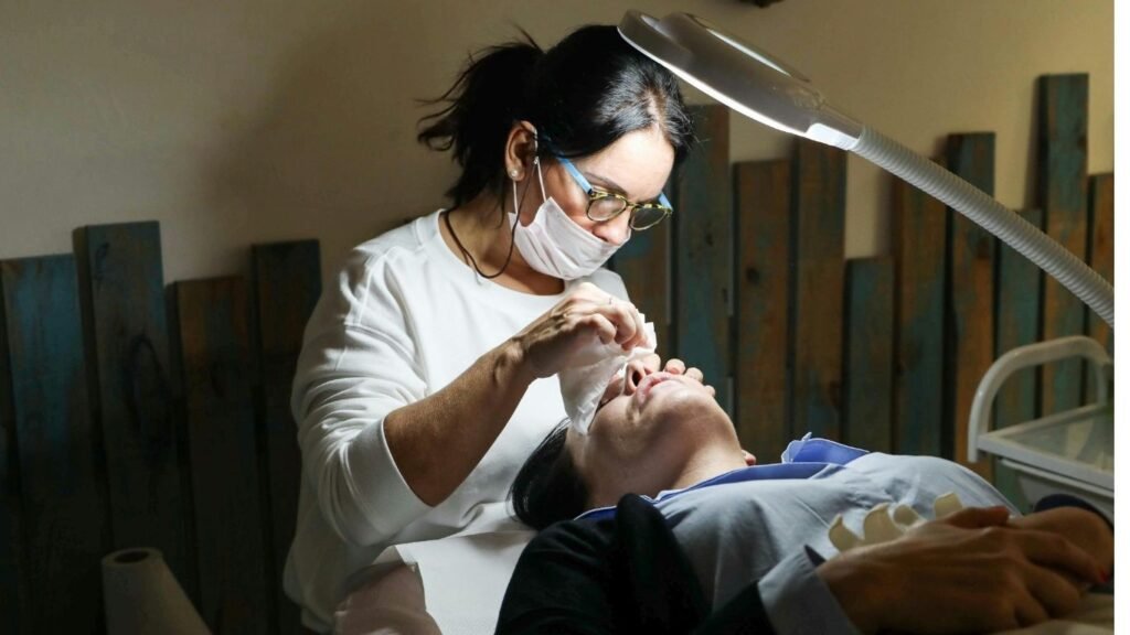 Dermatologist recommending the best acne treatments in the USA for clear skin in 2026